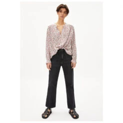 Armedangels Women's Ilicaa Boheme - Bluse 7 Armedangels Women's Ilicaa Boheme - Bluse -Maloja Geschäft armedangels womens ilicaa boheme bluse detail 3