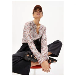 Armedangels Women's Ilicaa Boheme - Bluse 9 Armedangels Women's Ilicaa Boheme - Bluse -Maloja Geschäft armedangels womens ilicaa boheme bluse detail 5