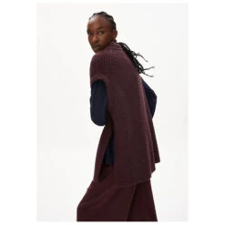 Armedangels Women's Viaa - Poncho 8 Armedangels Women's Viaa - Poncho -Maloja Geschäft armedangels womens viaa poncho detail 3