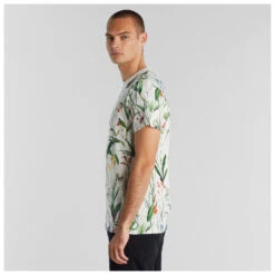 DEDICATED T-Shirt Stockholm Flower Field - T-Shirt 7 DEDICATED T-Shirt Stockholm Flower Field - T-Shirt -Maloja Geschäft dedicated t shirt stockholm flower field t shirt detail 3