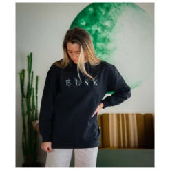 Titelseite -Maloja Geschäft elsk womens porse logo anna crewneck pullover detail 2